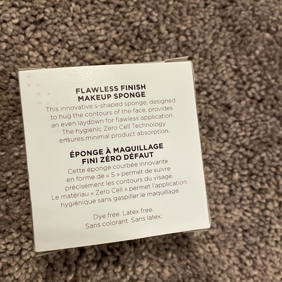 Laura mercier flawless makeup sponge - Picture 2 of 2